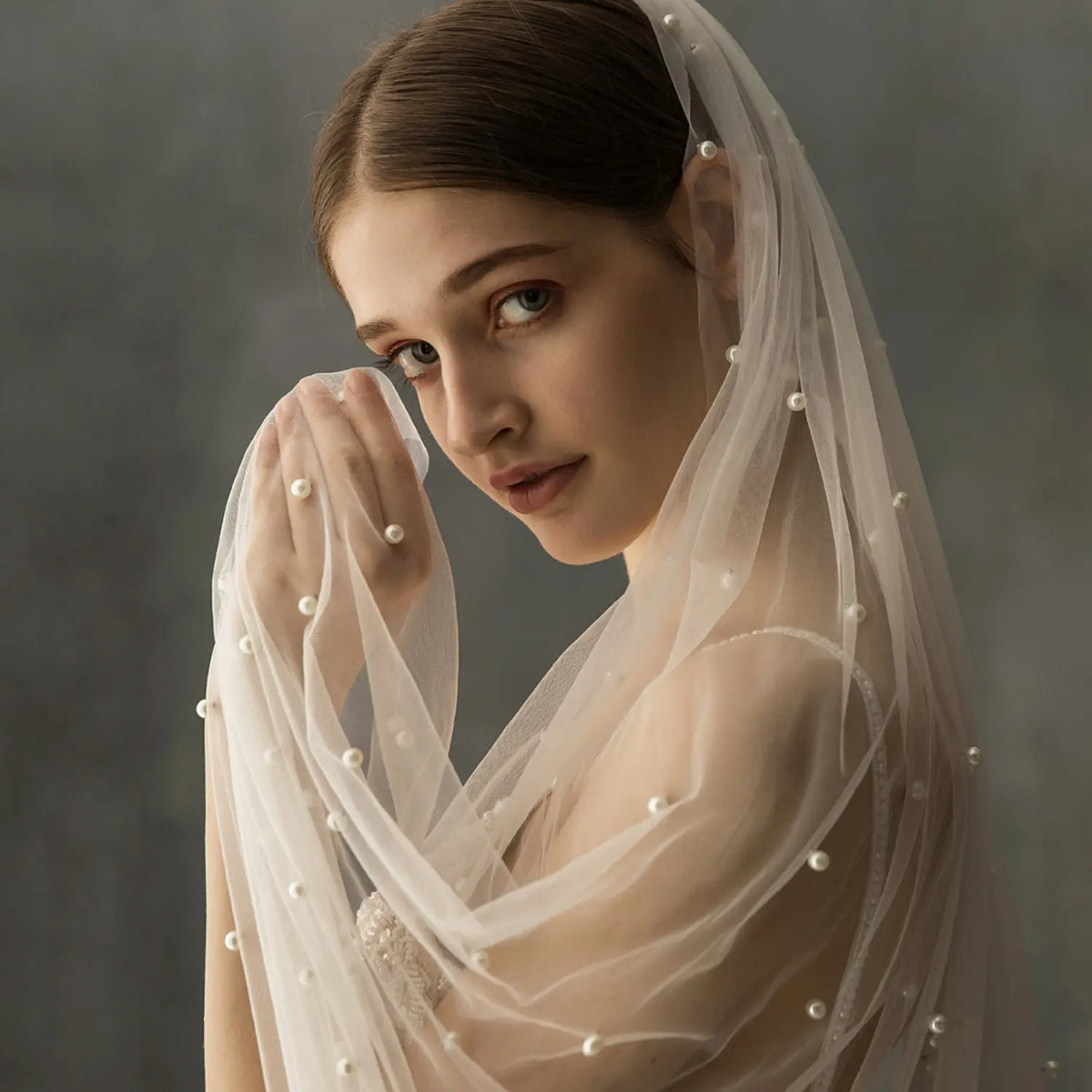 Luxurious Single Layer Bride Veil, 230cm Long Pearl Wedding Veil, Trailing Veil, 150cm Wide Sheer Tulle Bridal Veil with Comb, Western Wedding Veil, Wedding Veils for Brides, Ideal for Bridal Photoshoot & Romantic Wedding