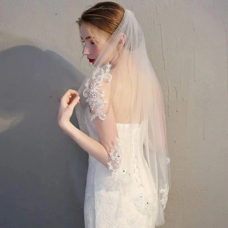 Crystal Bride Wedding Lace Appliqued Bridal Veils 1 Tier Short Hip Length Veil Soft Tulle Hair Accessories for Women