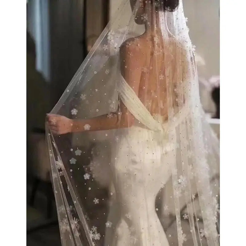 Customized New Pearls Wedding Veil with Flowers Beautiful Pearl Bridal Veil Metal Comb One Layer Bride Veil Wedding Accessories