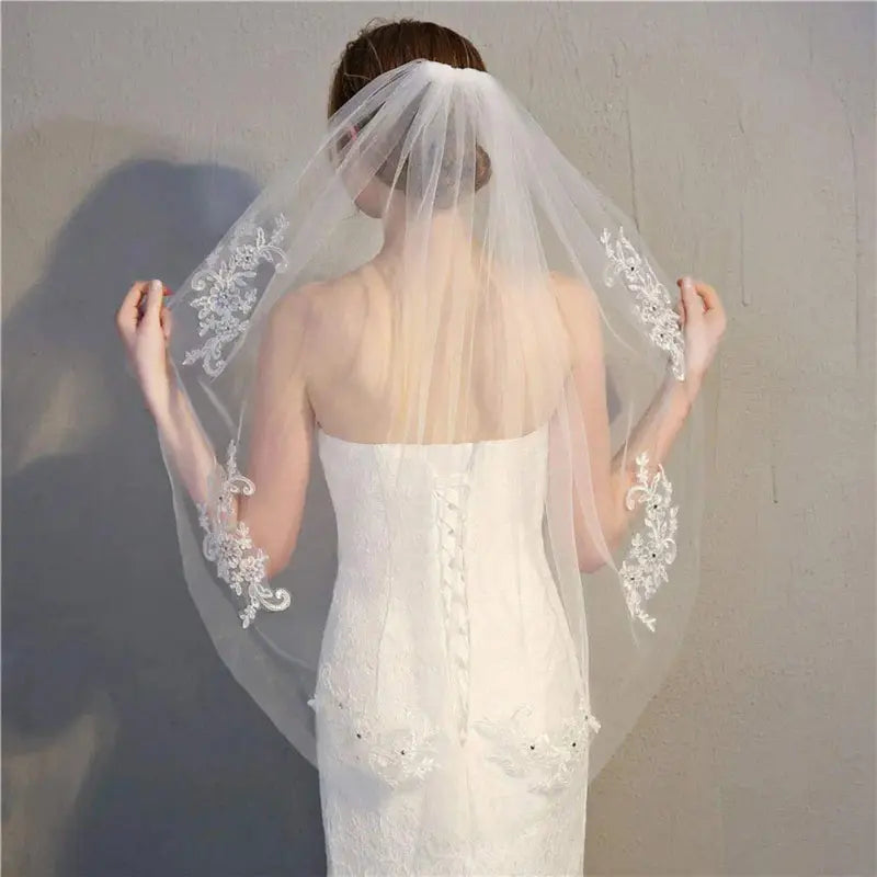 Crystal Bride Wedding Lace Appliqued Bridal Veils 1 Tier Short Hip Length Veil Soft Tulle Hair Accessories for Women