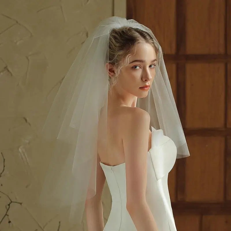 V378 Short White Two layer Soft Tulle Wedding Veil for Bridal Handmade Bride to Be Headdress Veil with Hair Comb