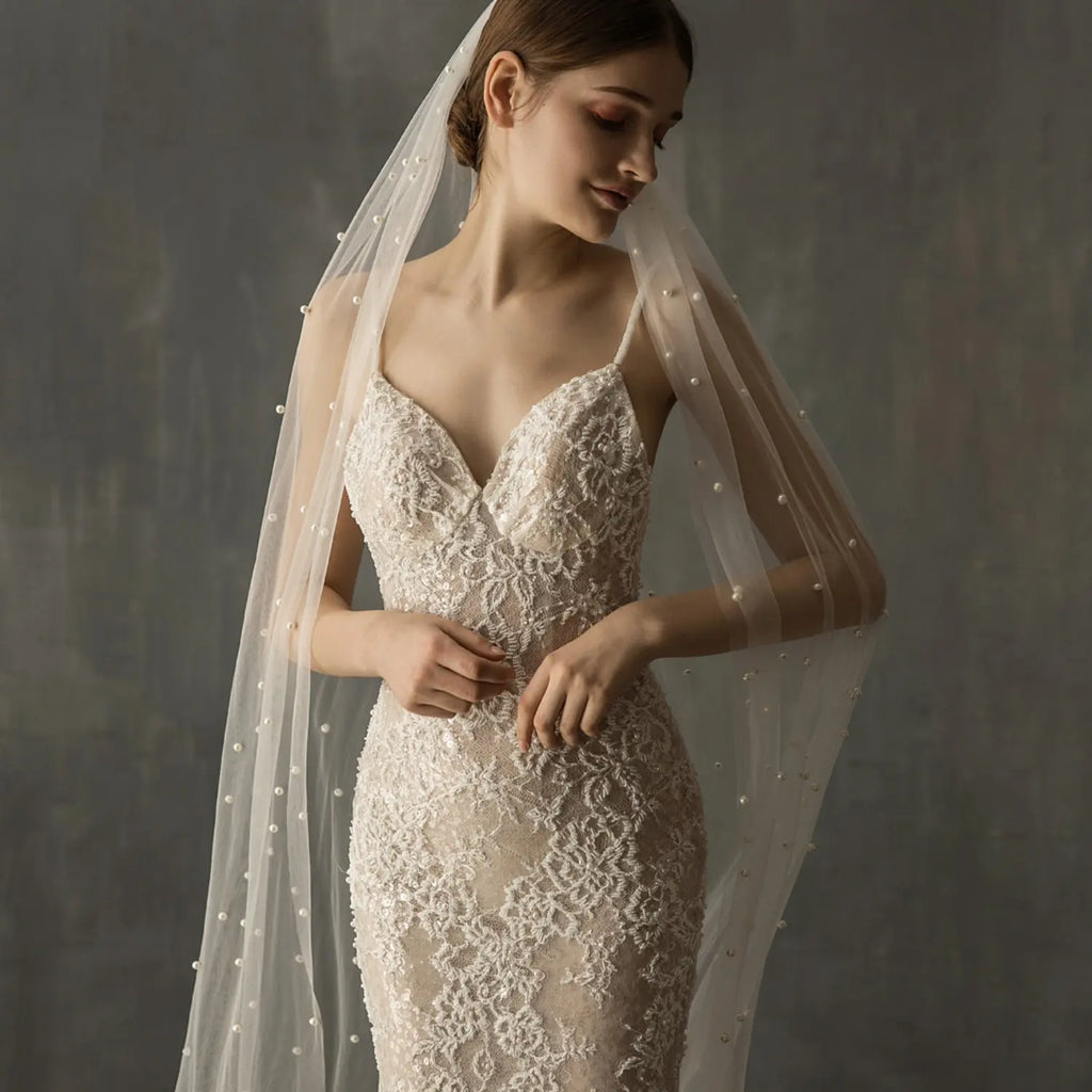 Luxurious Single Layer Bride Veil, 230cm Long Pearl Wedding Veil, Trailing Veil, 150cm Wide Sheer Tulle Bridal Veil with Comb, Western Wedding Veil, Wedding Veils for Brides, Ideal for Bridal Photoshoot & Romantic Wedding