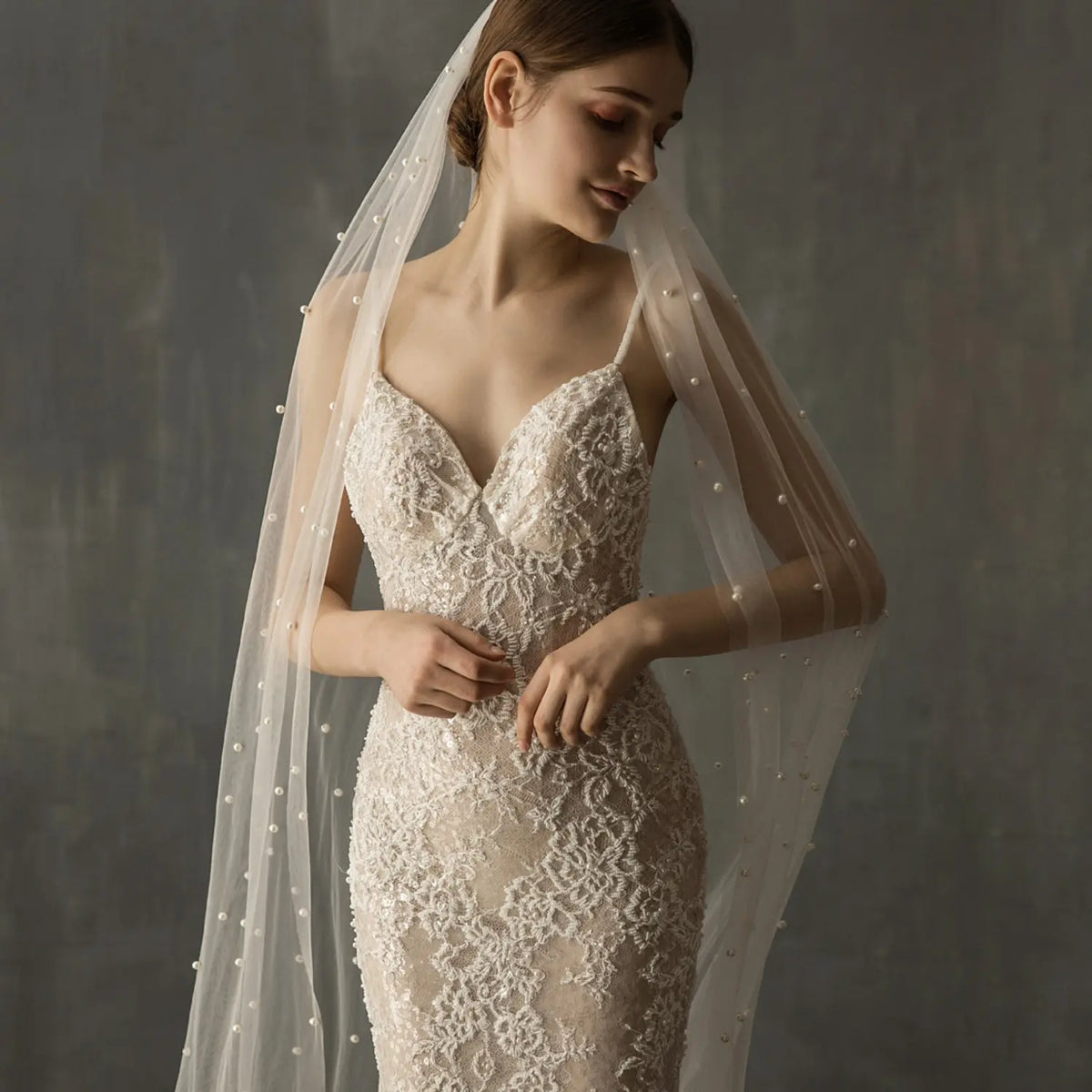 Luxurious Single Layer Bride Veil, 230cm Long Pearl Wedding Veil, Trailing Veil, 150cm Wide Sheer Tulle Bridal Veil with Comb, Western Wedding Veil, Wedding Veils for Brides, Ideal for Bridal Photoshoot & Romantic Wedding