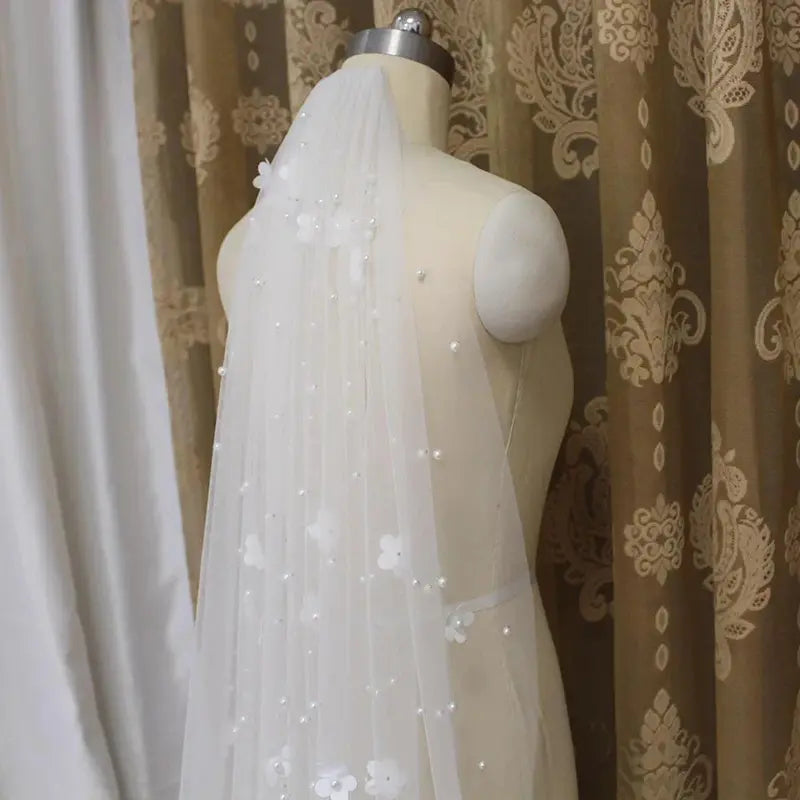Customized New Pearls Wedding Veil with Flowers Beautiful Pearl Bridal Veil Metal Comb One Layer Bride Veil Wedding Accessories
