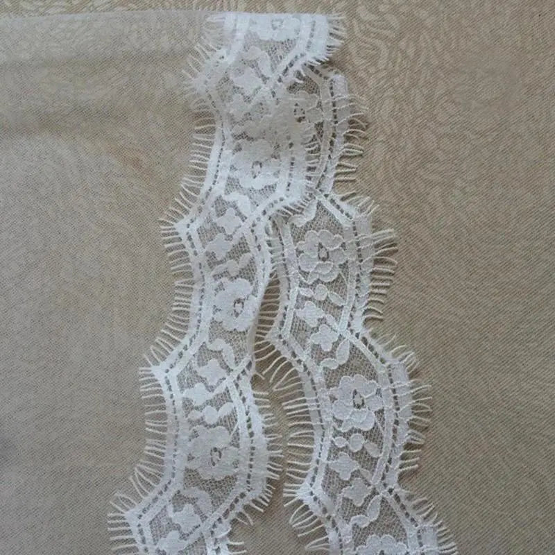 Wedding Bridal Veils Small Eyelash Lace Flower Edge Tulle Elbow Fingertip Length Veil Bride Hair Accessories Comb