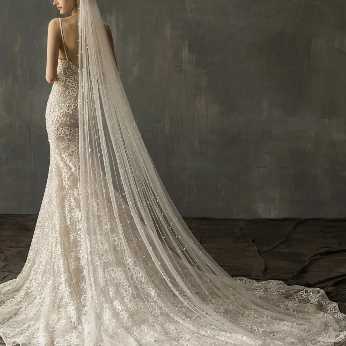Luxurious Single Layer Bride Veil, 230cm Long Pearl Wedding Veil, Trailing Veil, 150cm Wide Sheer Tulle Bridal Veil with Comb, Western Wedding Veil, Wedding Veils for Brides, Ideal for Bridal Photoshoot & Romantic Wedding
